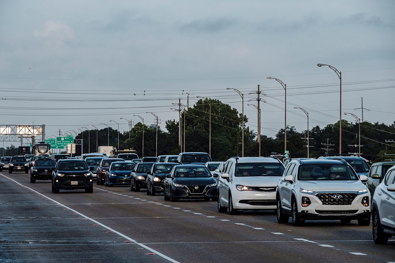 Mucha gente sale de Louisiana, ante la llegada de Ida