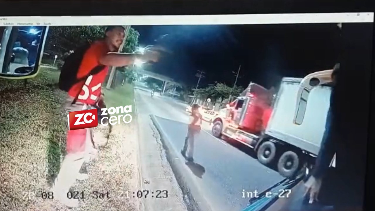 Los ladrones del bus en la Circunvalar quedaron grabados en la cámara de seguridad del bus. 