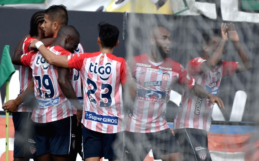 celebración juniorista en el estadio del Deportivo Cali.