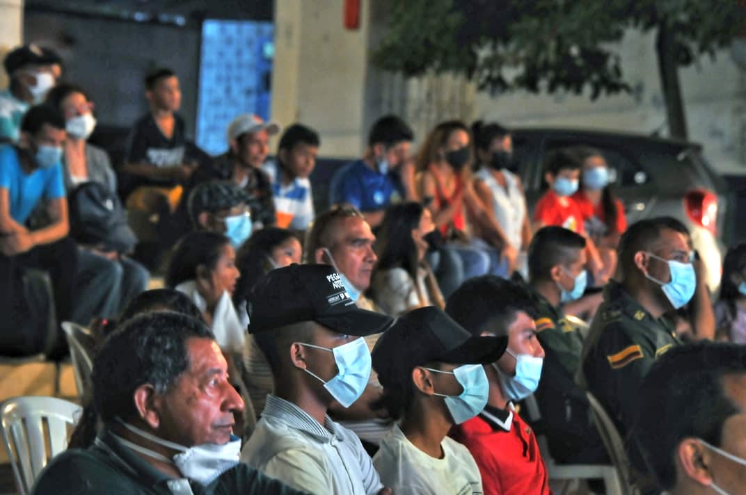 El público se dio cita en Soledad para escuchar a los cuenteros.