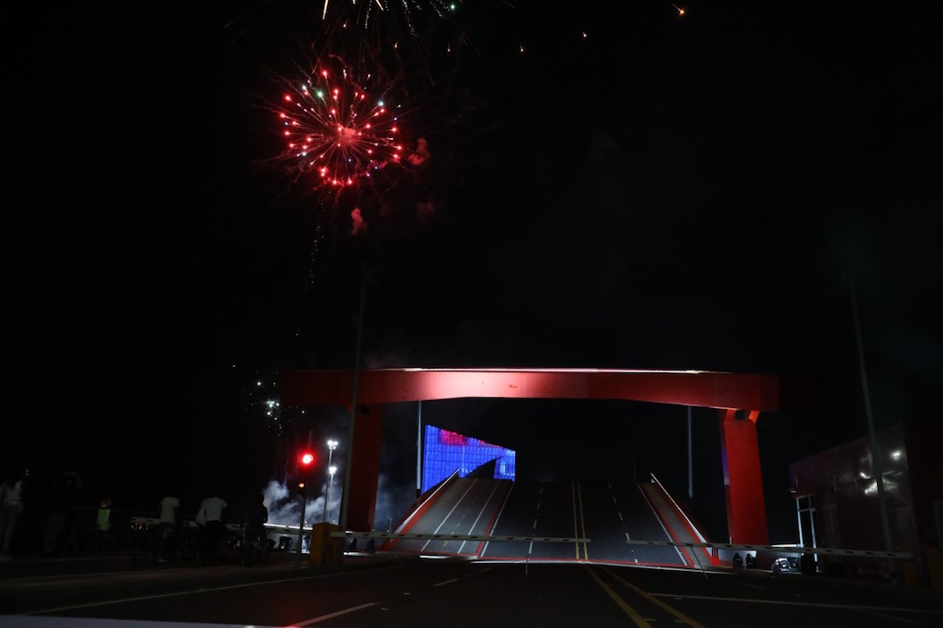 El puente batiente listo para la apertura del nuevo tramo.