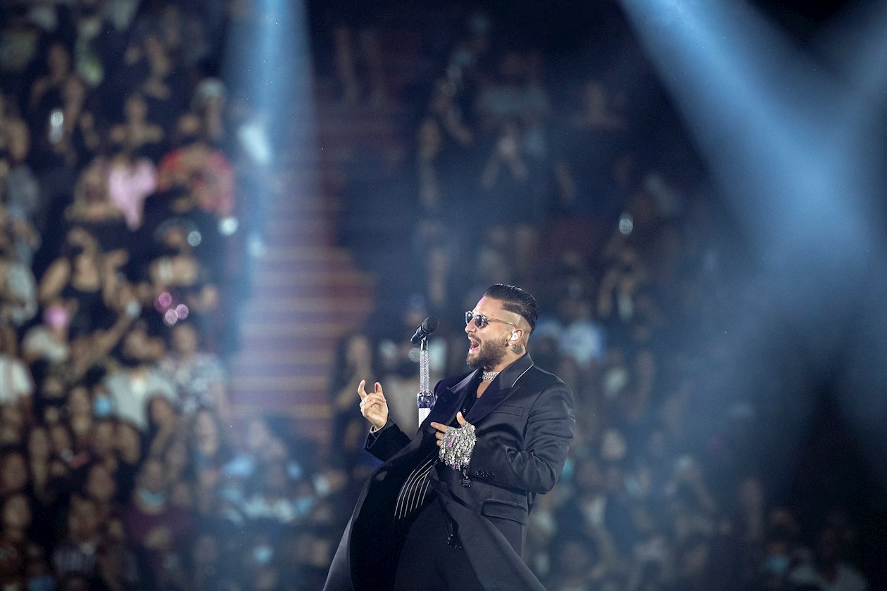 EFE/EPA/CAROLINE BREHMAN Maluma en su concierto.