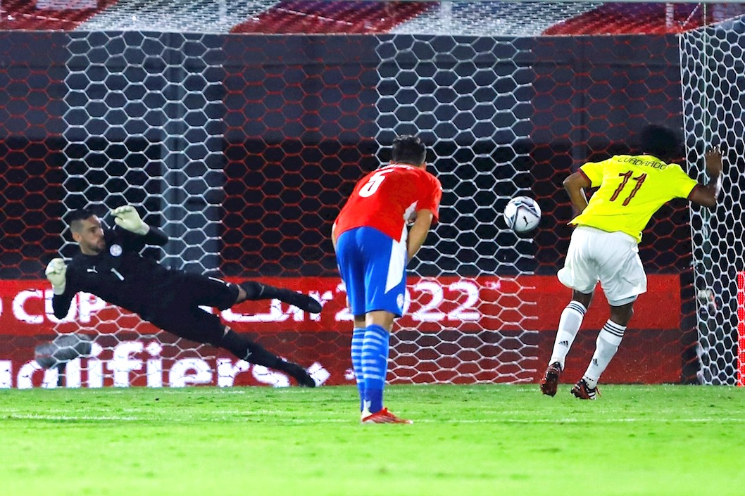 Cobro impecable de tiro penal de Juan Guillermo Cuadrado para el empate 1-1.