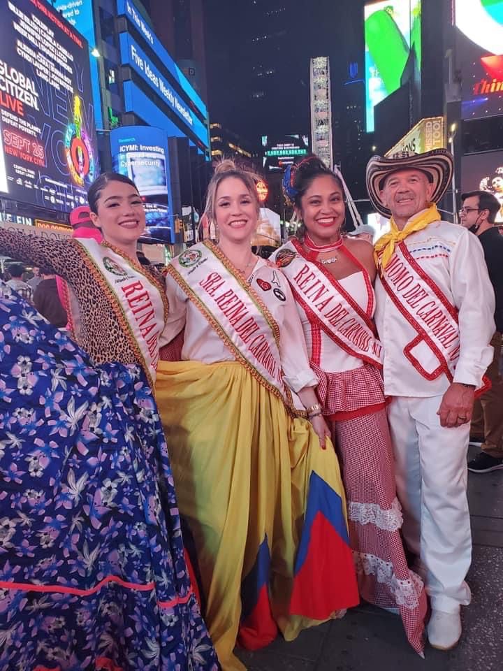 Valerie Mejia Franco, Reina del Carnaval de Nueva York 2022; la Señora Reina del Carnaval de Nueva York, Liset Franco; la Reina del Carnaval de Nueva Jersey 2022, Gisela Medina y el Rey Momo, Erwin Johnson Johnson. 