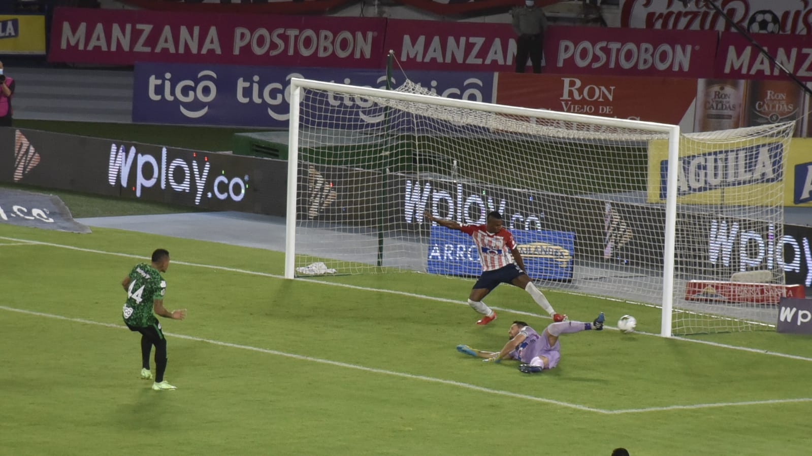 Segundo gol de Jonatan Alvez.