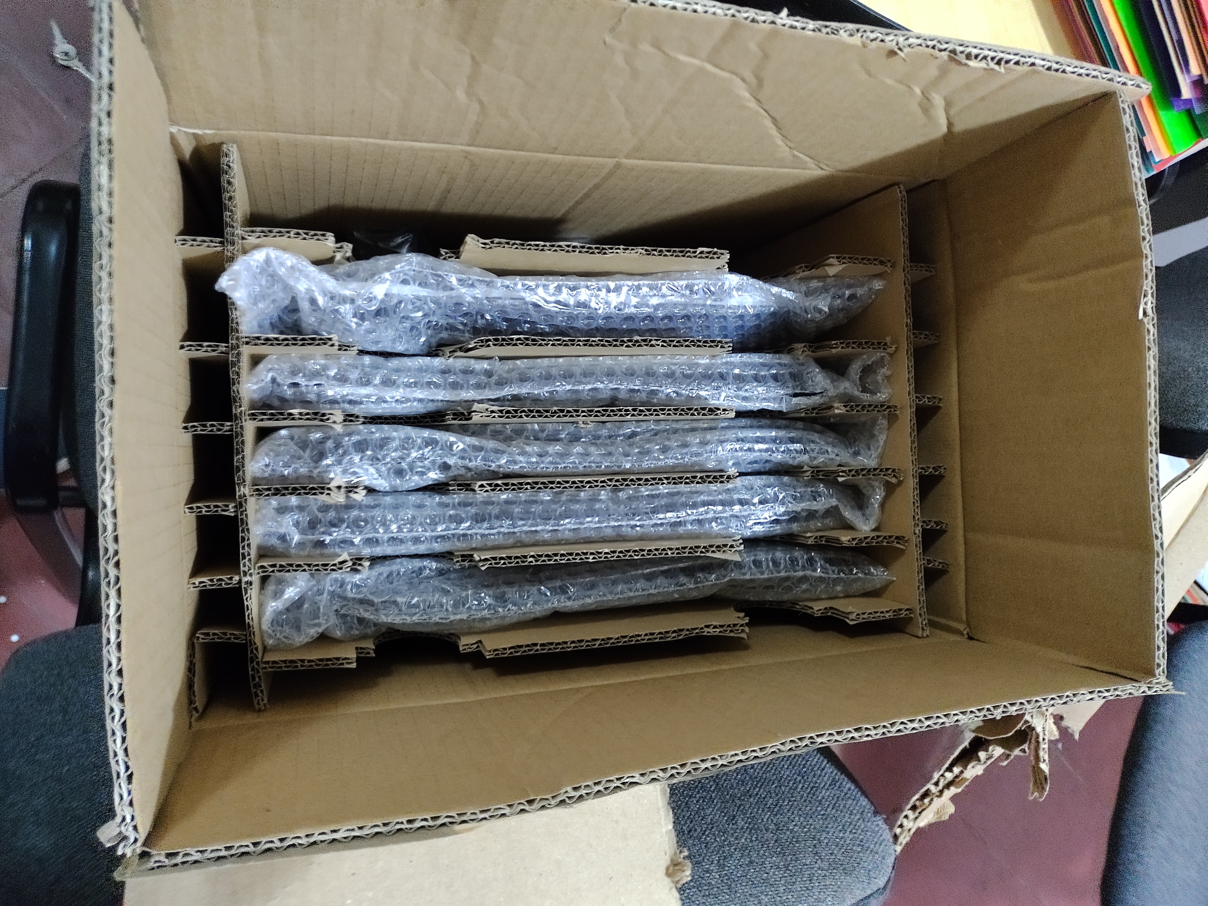 De cajas como estas fueron extraídos los computadores