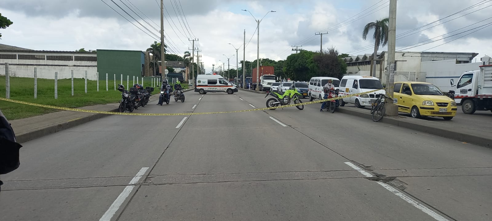 El carril donde ocurrió el accidente fue cerrado mientras la Policía realizaba la inspección del cadáver. 