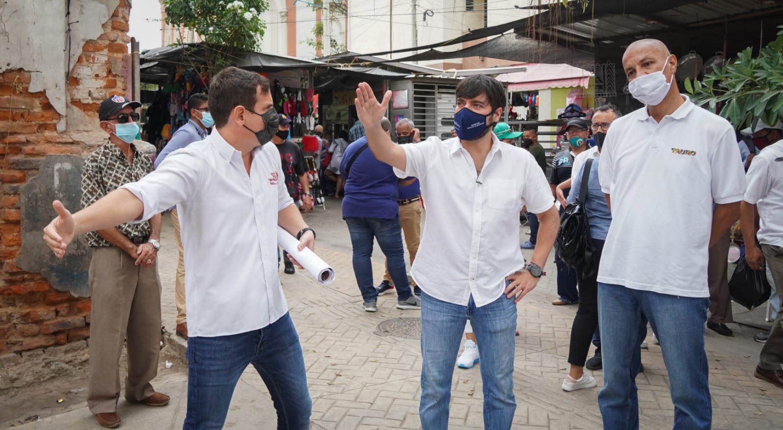 El secretario de Control Urbano y Espacio Público, Ángelo Cianci y el Alcalde de Barranquilla, Jaime Pumarejo.