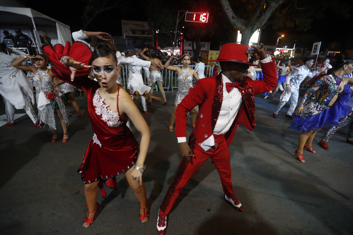 Bailarines en el primer día de la Feria de Cali.