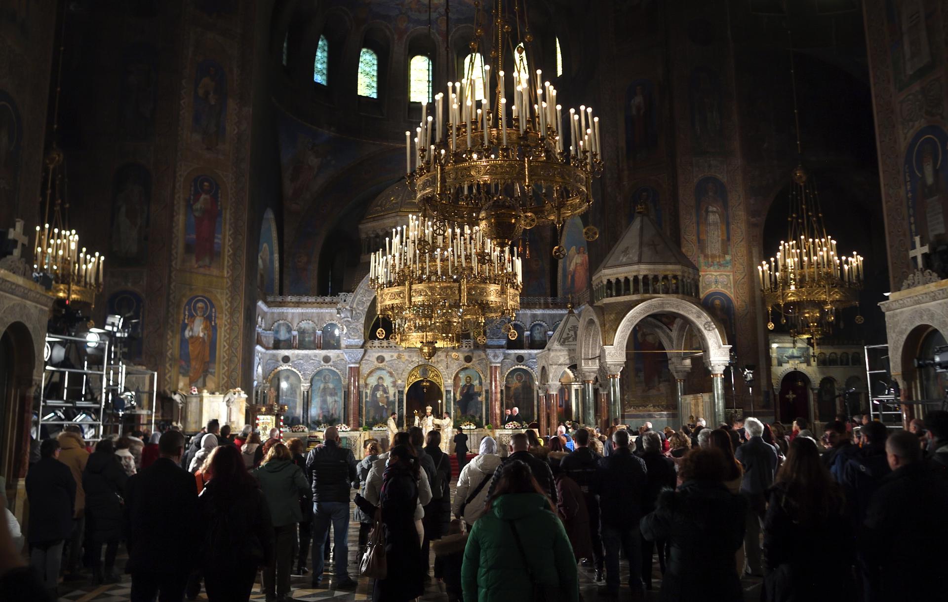 Decenas de feligreses en la catedral de Cracovia.