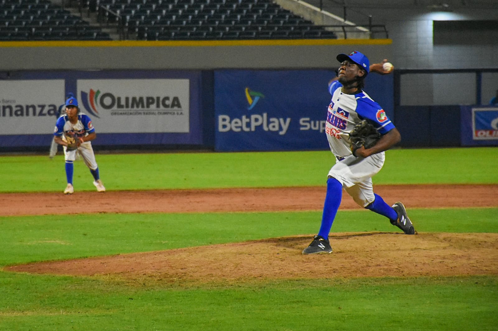 Elkin Alcalá, pitcher ganador.