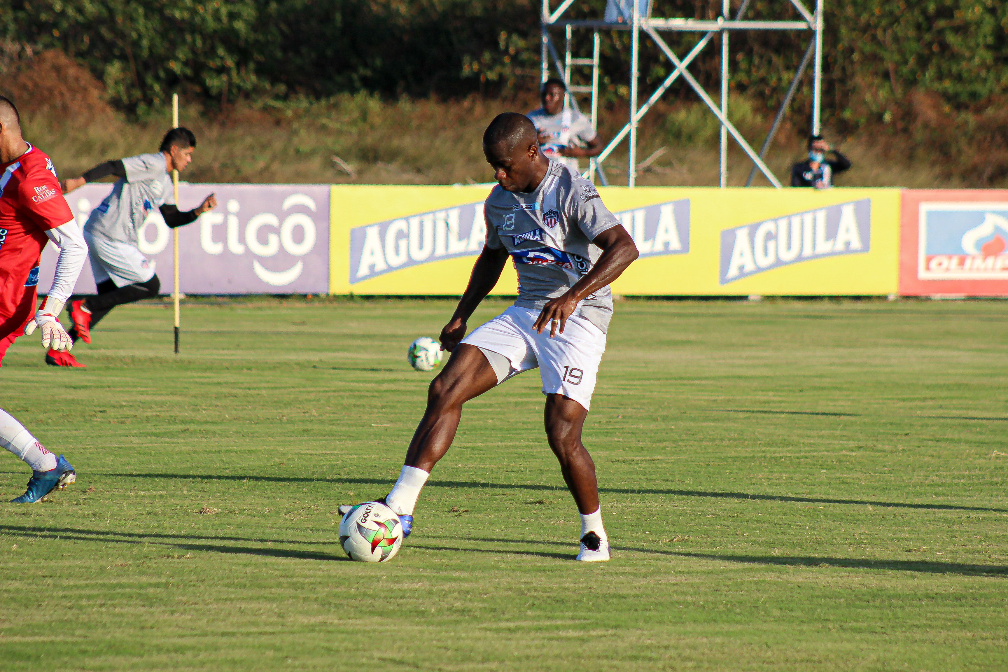 Carmelo Valencia renovó con el cuadro rojiblanco. 