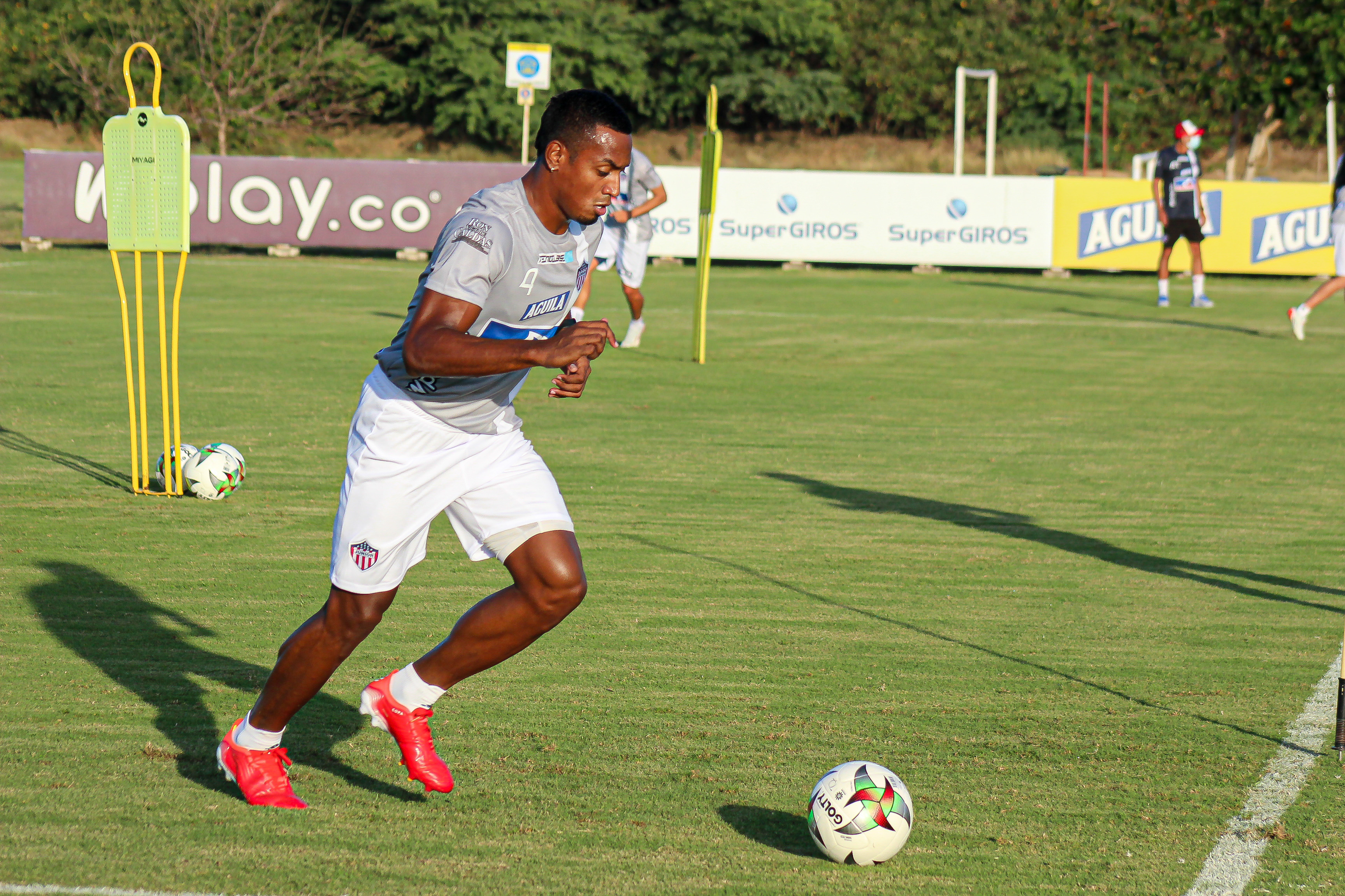 Willer Ditta sigue por el momento con el plantel. 