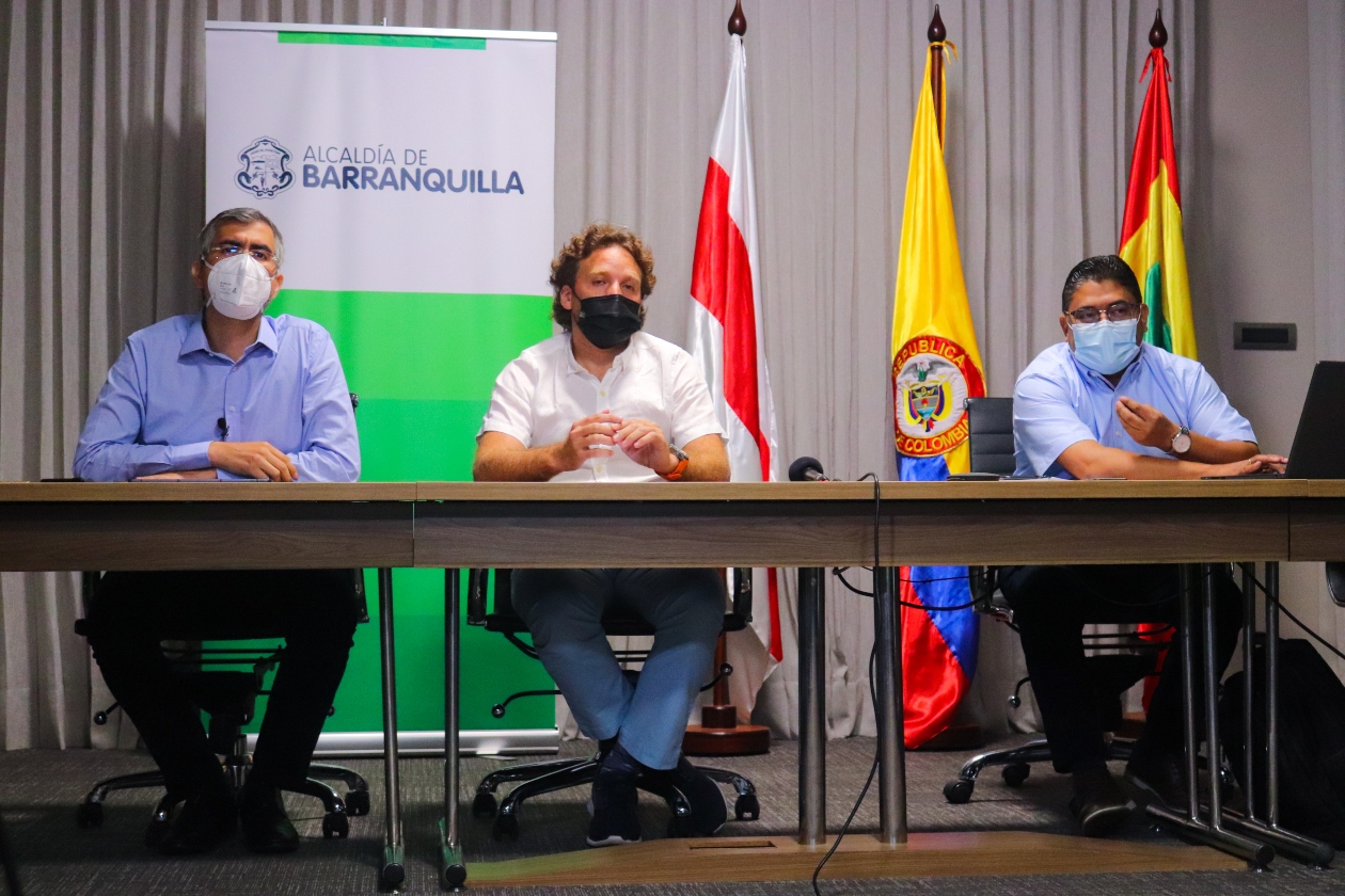 Juan Manuel Alvarado, secretario de Planeación; Carlos Acosta, gerente de Ciudad y Humberto Mendoza, secretario de Salud. 