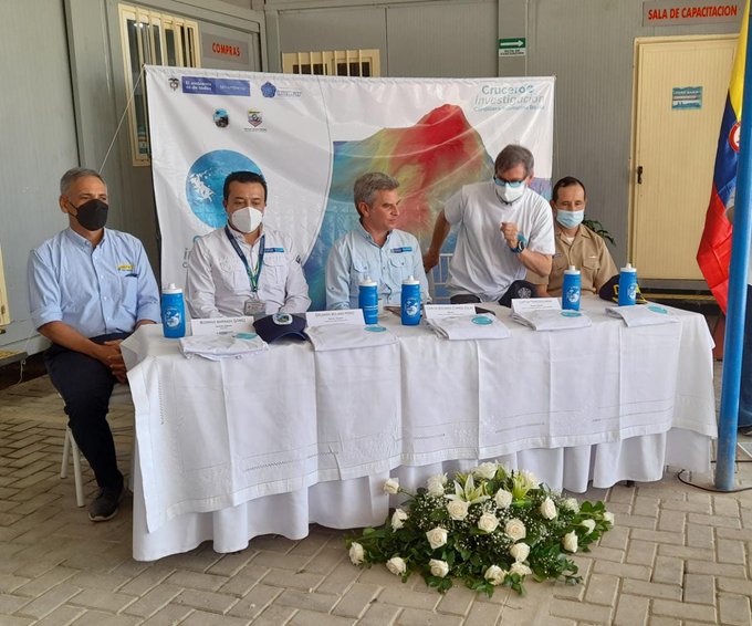 MinAmbiente En Cartagena, el ministro de Ambiente, Carlos Correa, y el director de Invemar, Francisco Arias, presentaron la tripulación de la expedición.