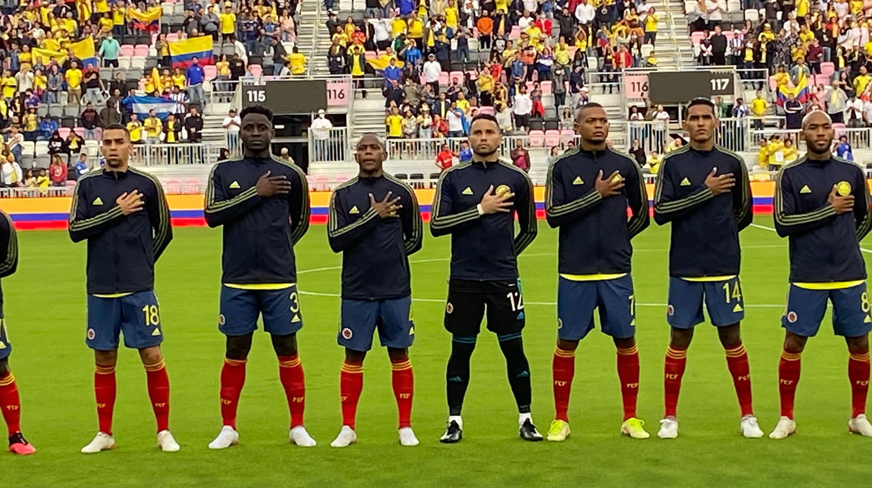 Los junioristas Freddy Hinestroza, Homer Martínez y Daniel Giraldo, dentro de la titular colombiana.