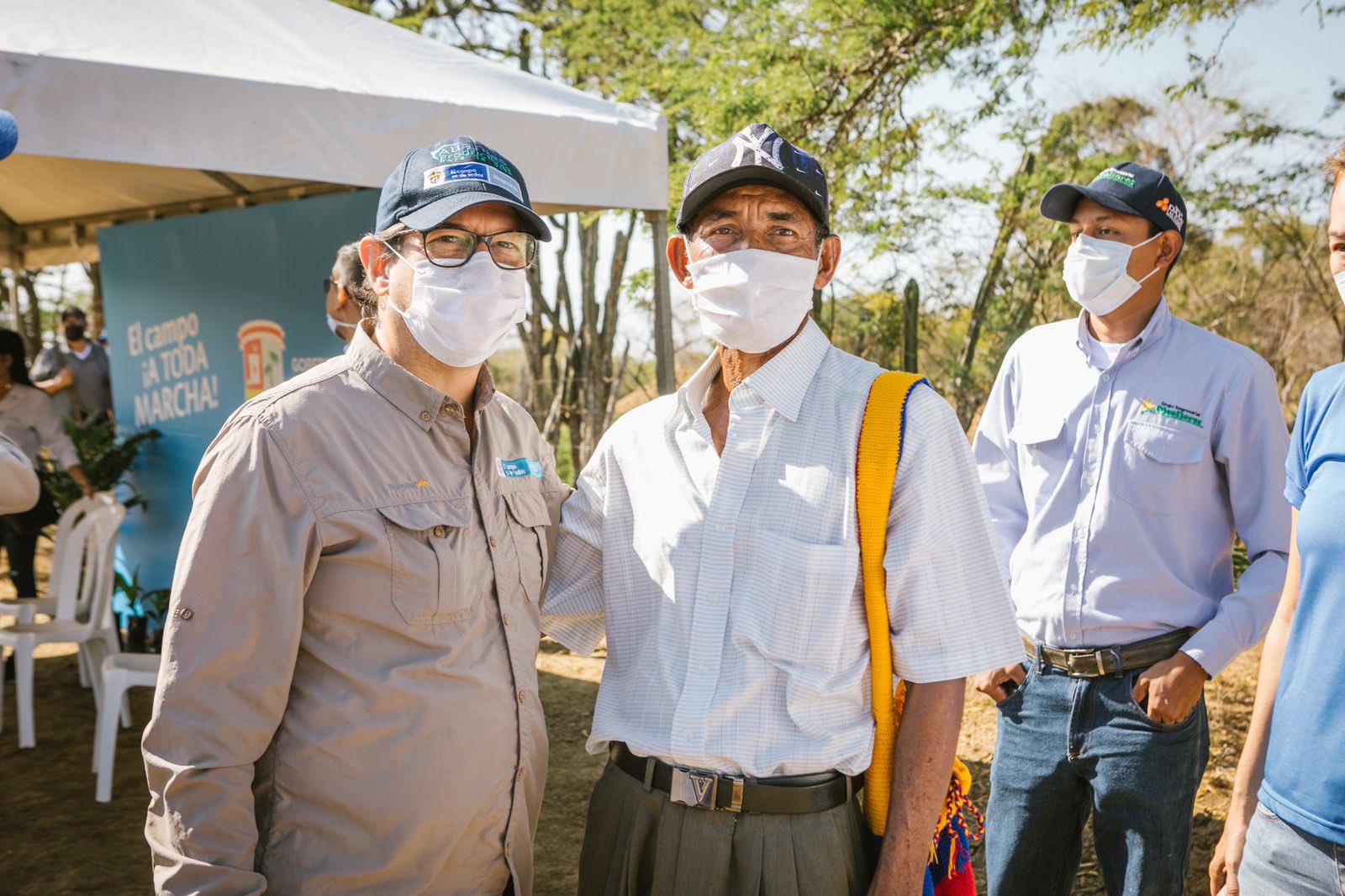 El ministro de Agricultura visitó a beneficiarios del Distrito de Riego de Repelón. Uno de ellos es Bridel Castro, productor de palma.