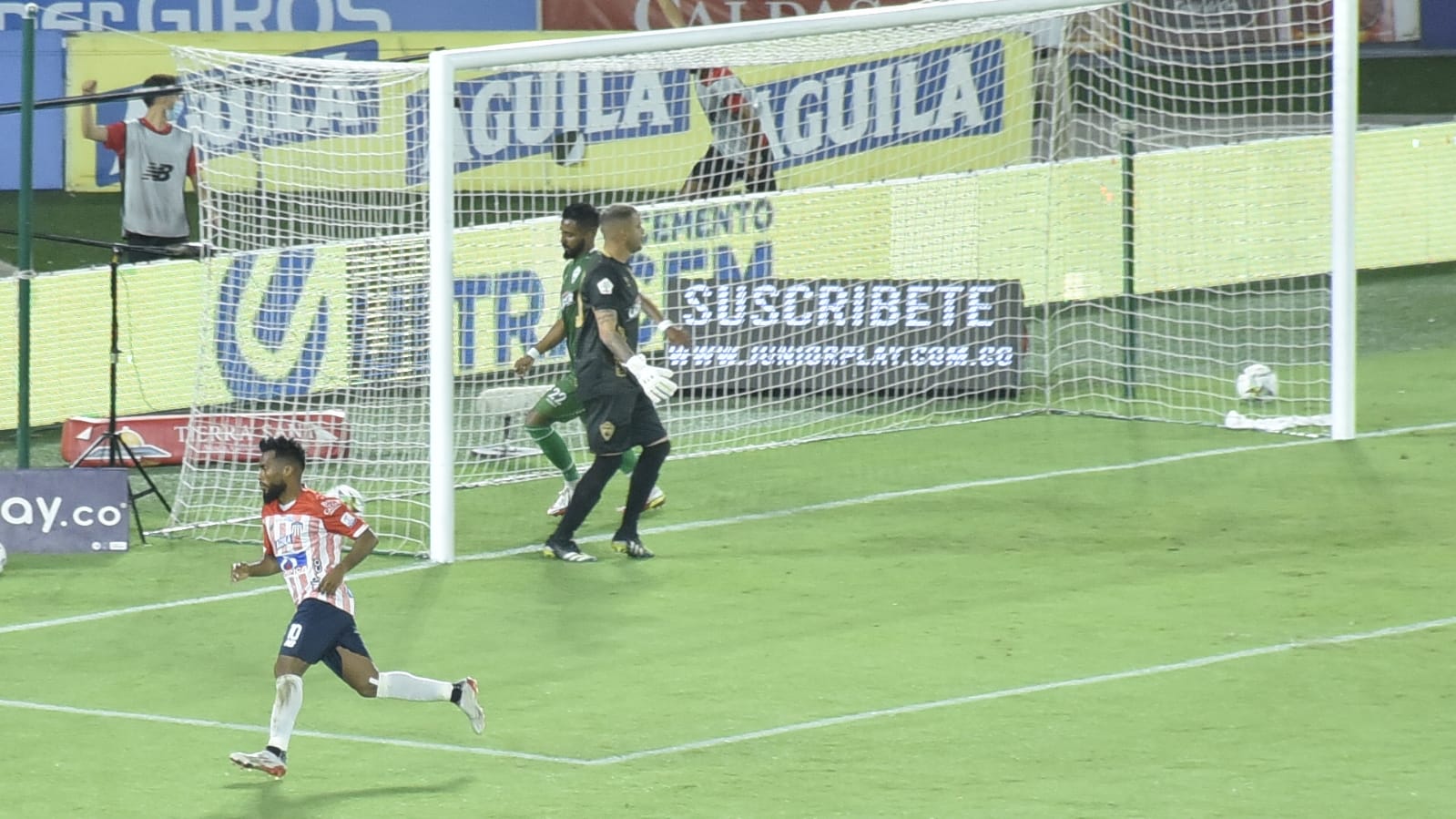 El tercer gol de los 'tiburones'.