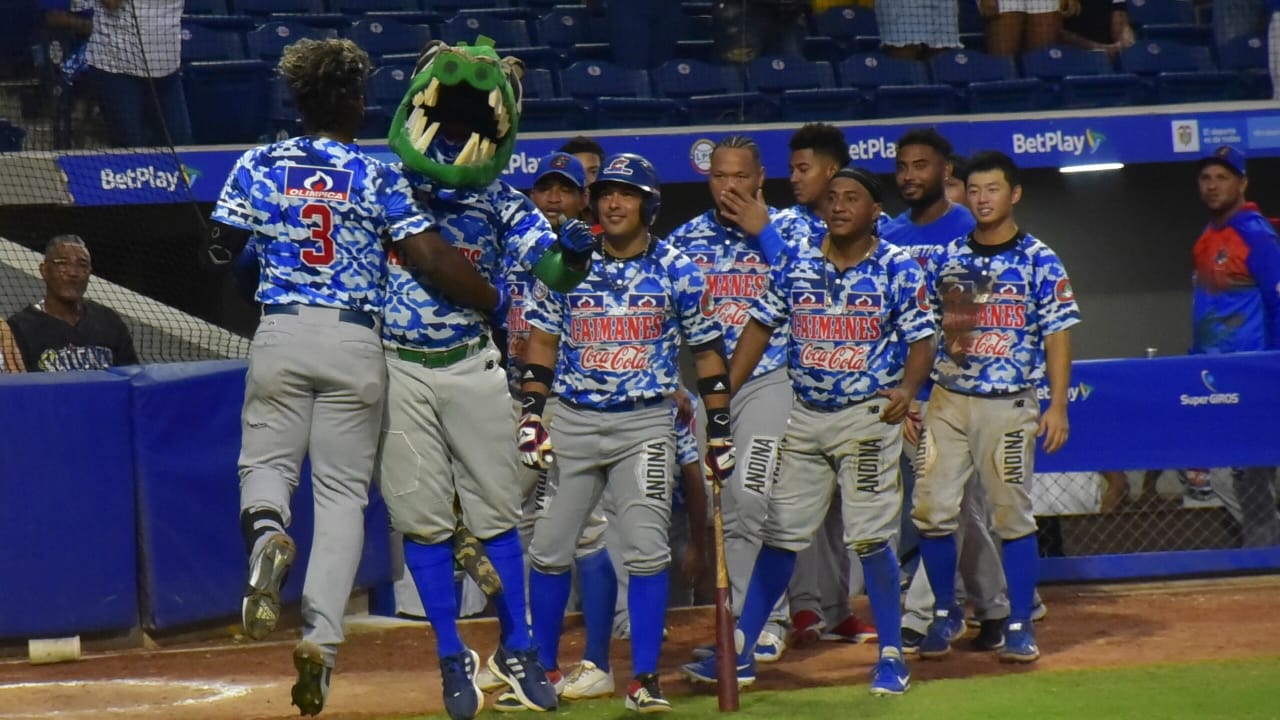 Willy celebra con Dilson Herrera. 