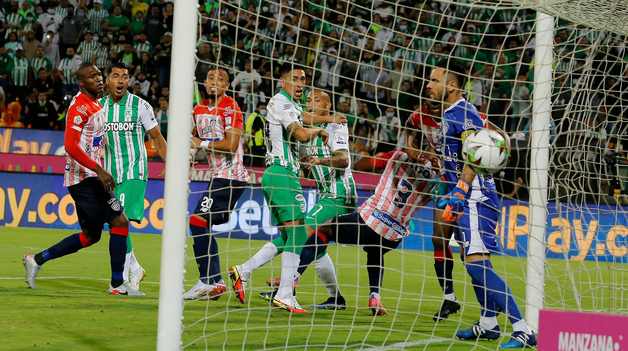 Imagen del autogol de Didier Moreno.