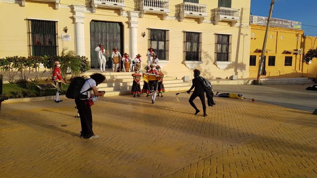 Más de 400 personas, entre hacedores, músicos, bailadores y equipo de producción, participaron en la realización de los contenidos que relatan las historias y el patrimonio detrás de los principales eventos del Carnaval del Atlántico.