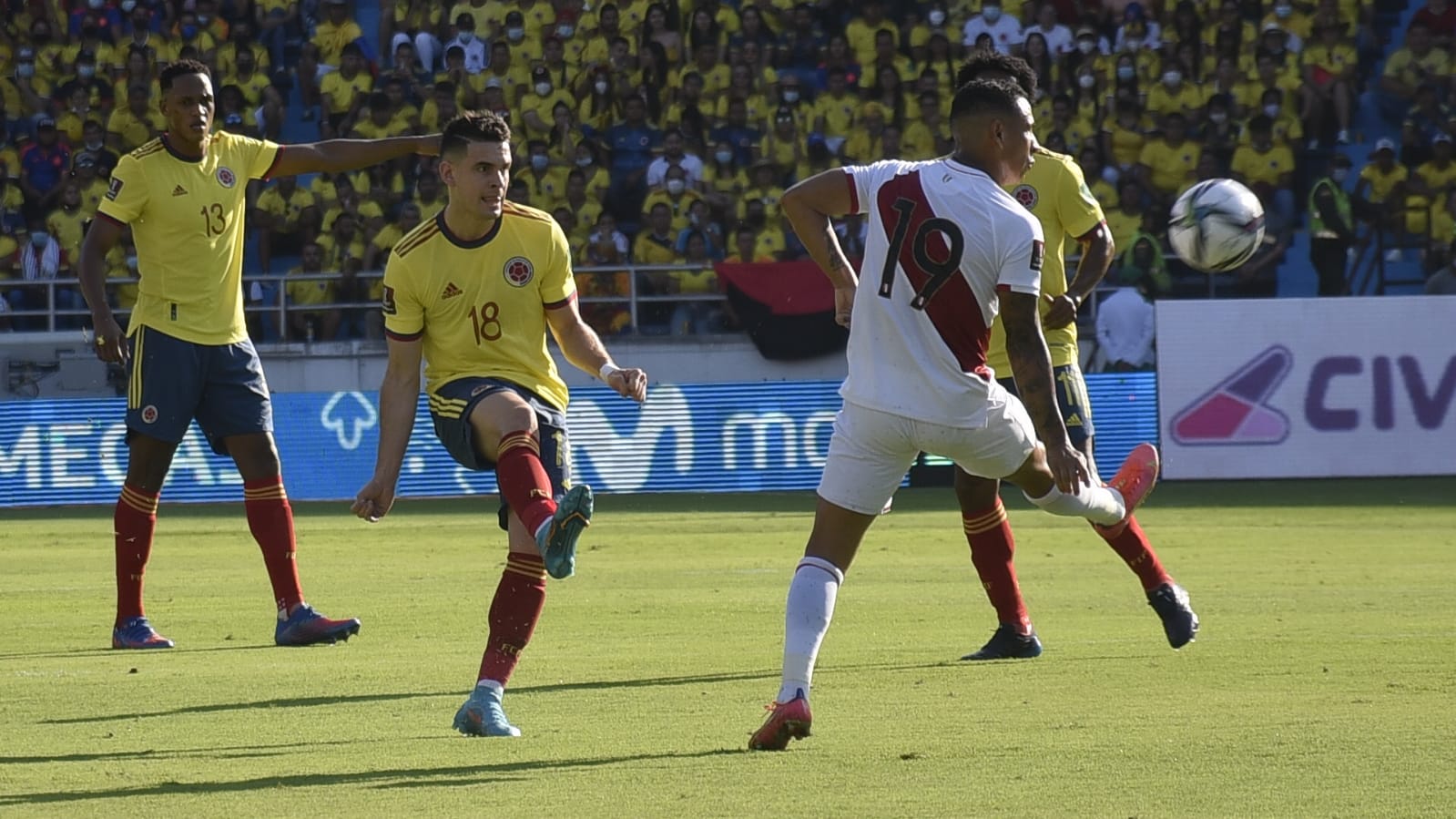 Rafael Santos Borré fue inicialista en el nómina colombiana frente a Perú.