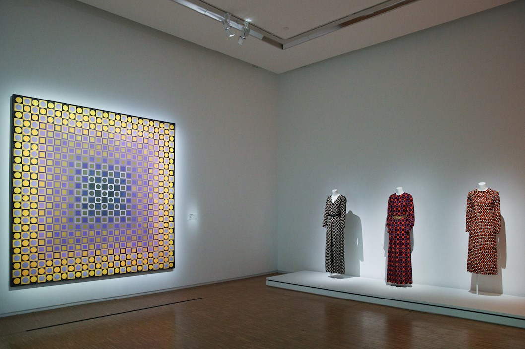 Vestidos del diseñador francés Yves Saint Laurent.