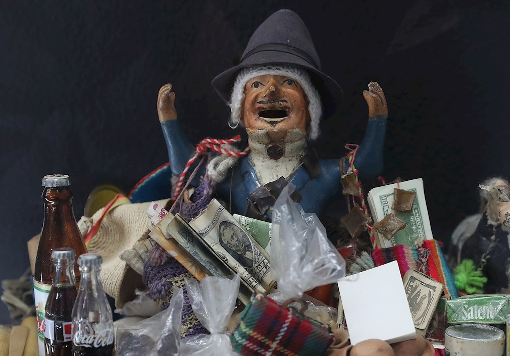 Estas efigies hechas por artistas y artesanos de La Paz, o donadas por algunas familias, son parte de la colección de 123 ekekos del Museo Costumbrista "Juan de Vargas", que acoge la muestra “Alasita, tradición que perdura en el tiempo”.