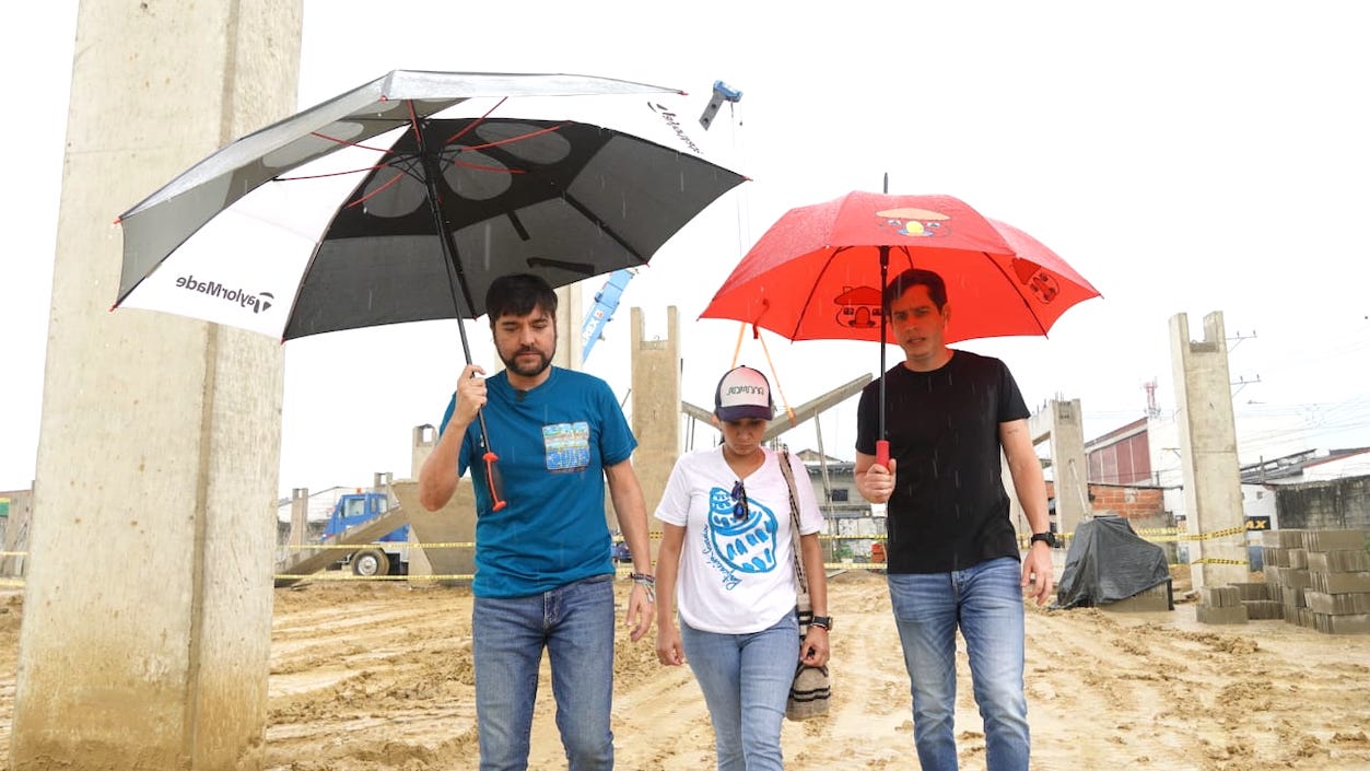 El Alcalde Jaime Pumarejo visitando las obras.