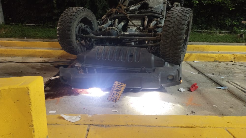 Suministrada. Vehículo que chocó contra garita en el peaje Los Papiros