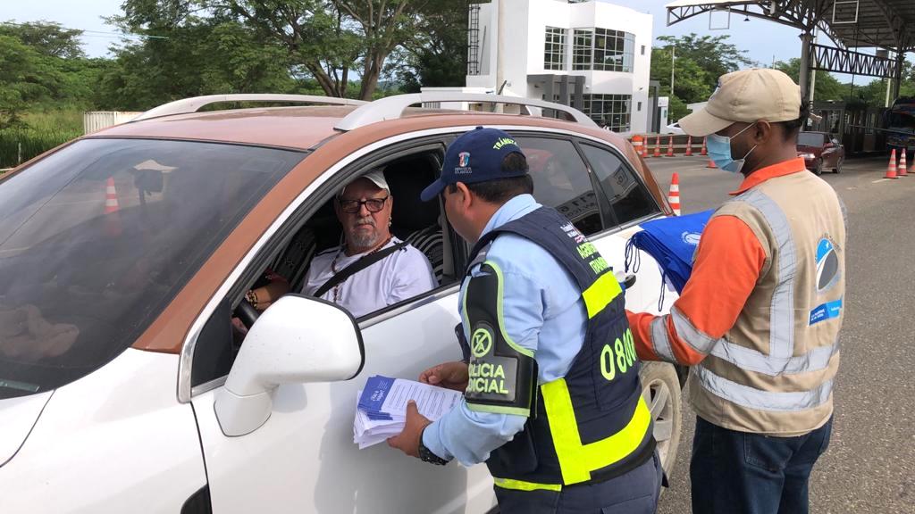 Entrega de recomendaciones a los conductores.