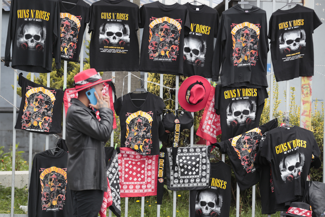 Seguidores de la banda Guns N' Roses.