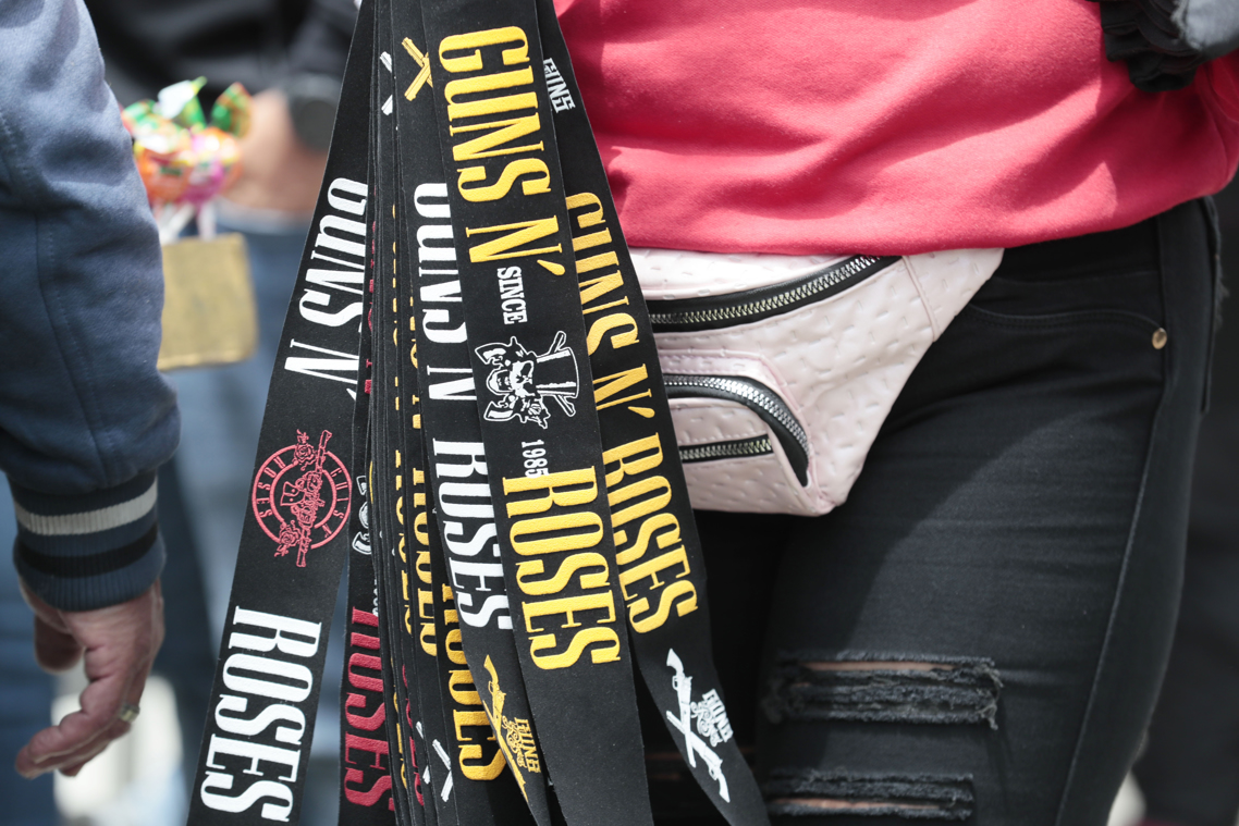 Seguidores de la banda Guns N' Roses.