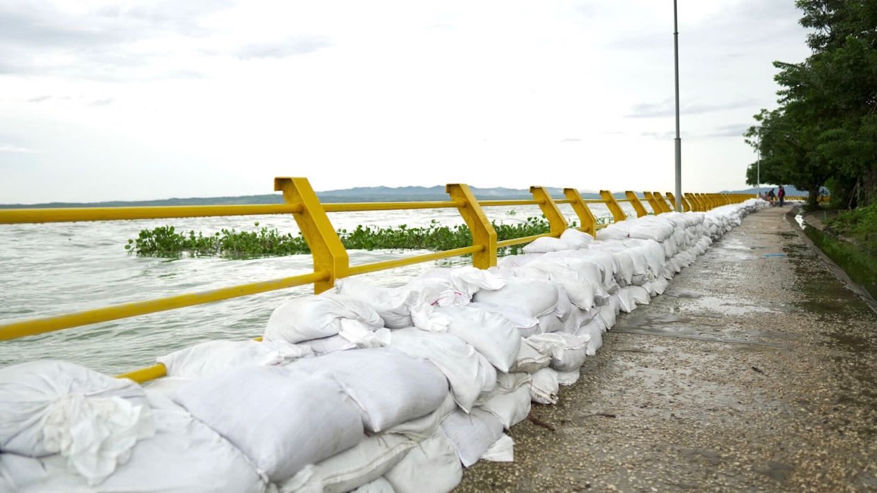 Trabajos de protección en el Malecón del Guájaro.