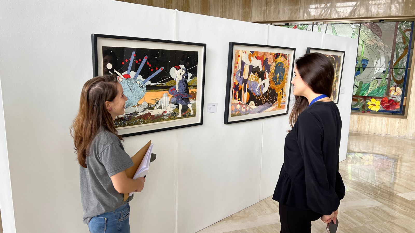 Oficinas de Gases del Caribe con obras del maestro Álvaro Barrios.