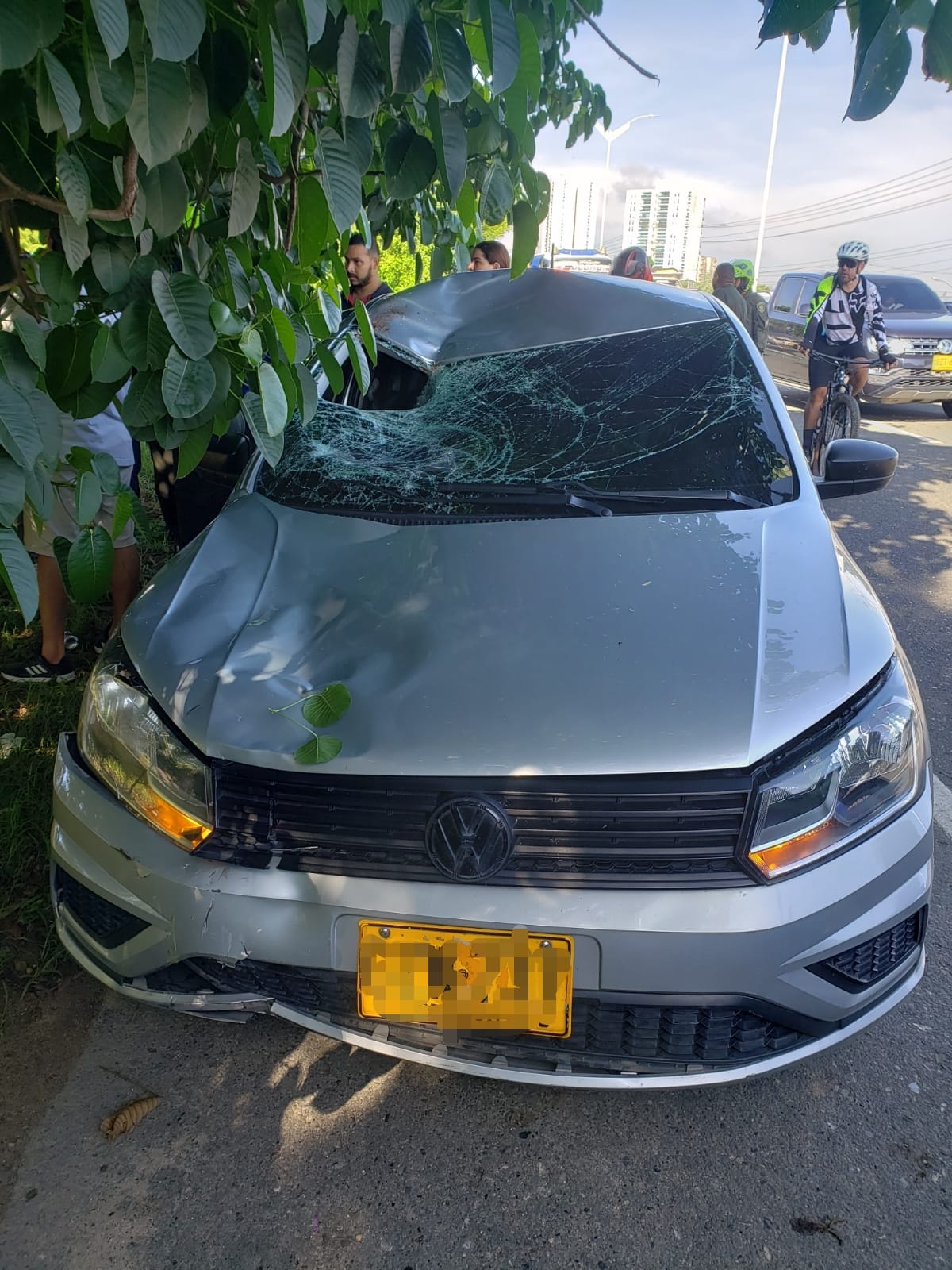 Vehículo implicado en el accidente este sábado en la Vía al Mar. 