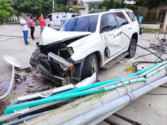 Camioneta impactada.