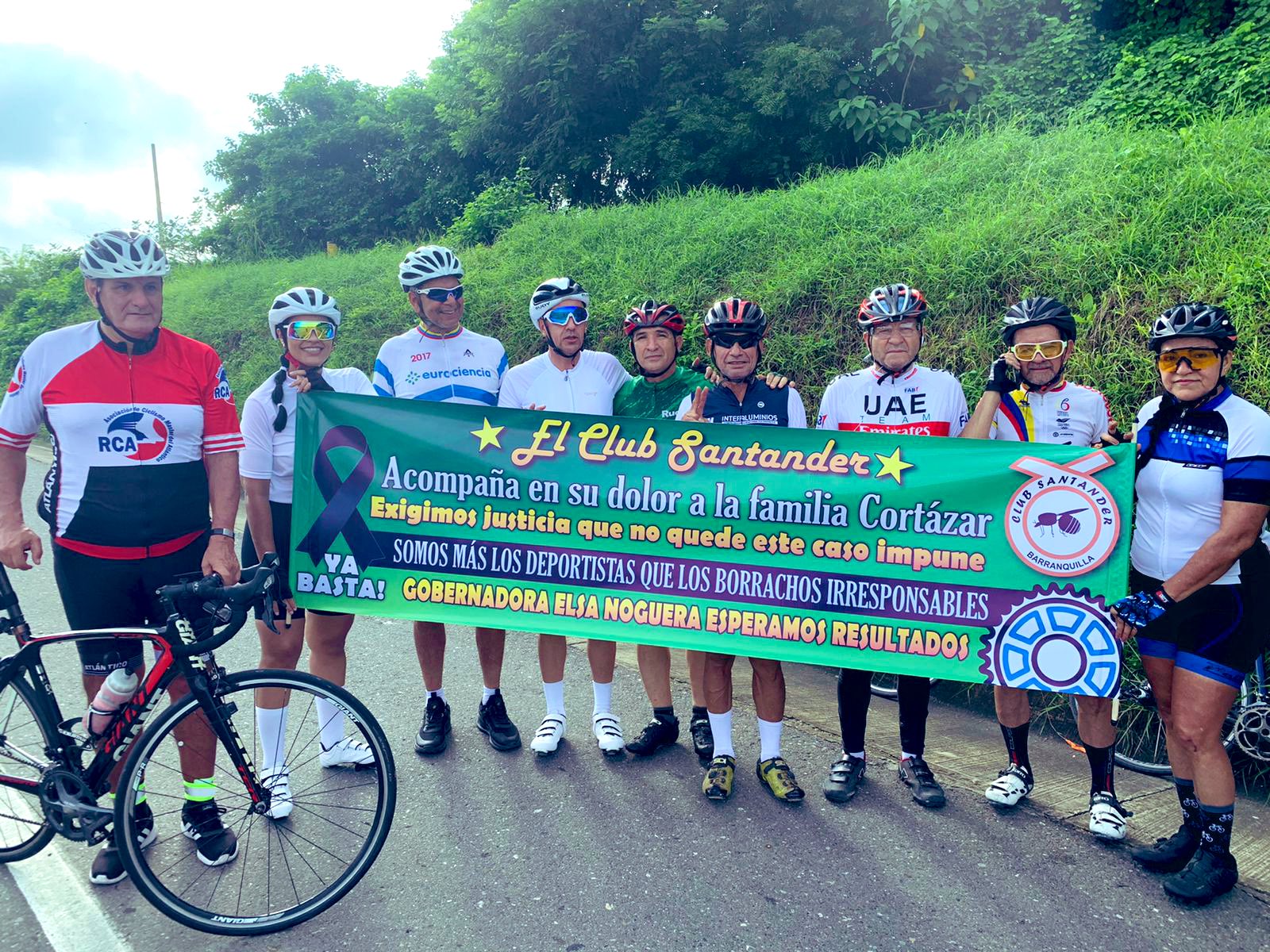 Plantón de ciclistas del Atlántico.