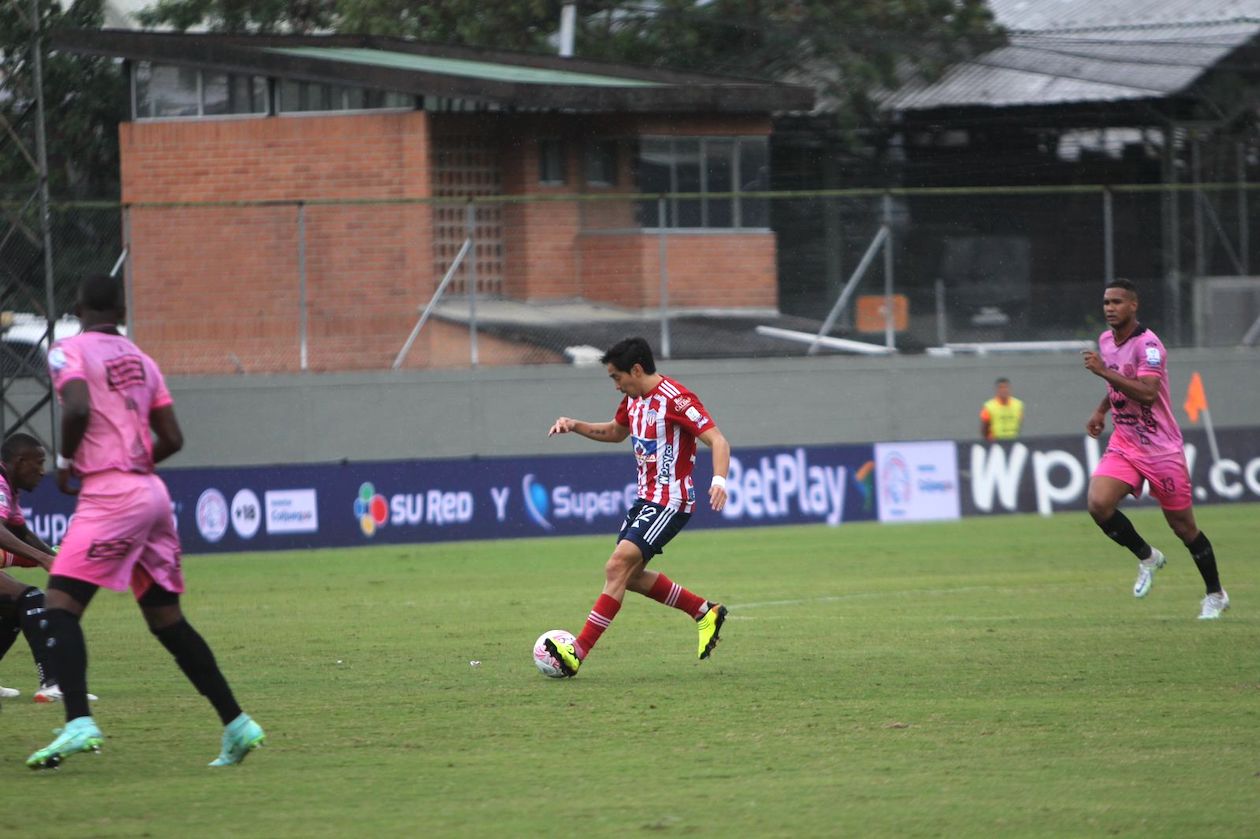 Fabián Sambueza iniciando un ataque 'tiburón'.