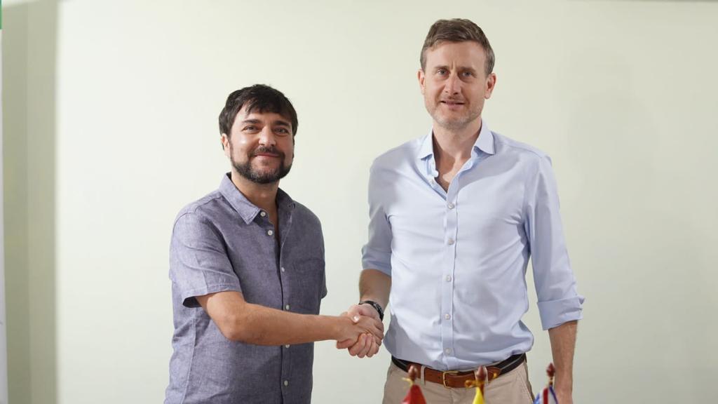 El Alcalde Jaime Pumarejo y el Embajador George Hodgson.