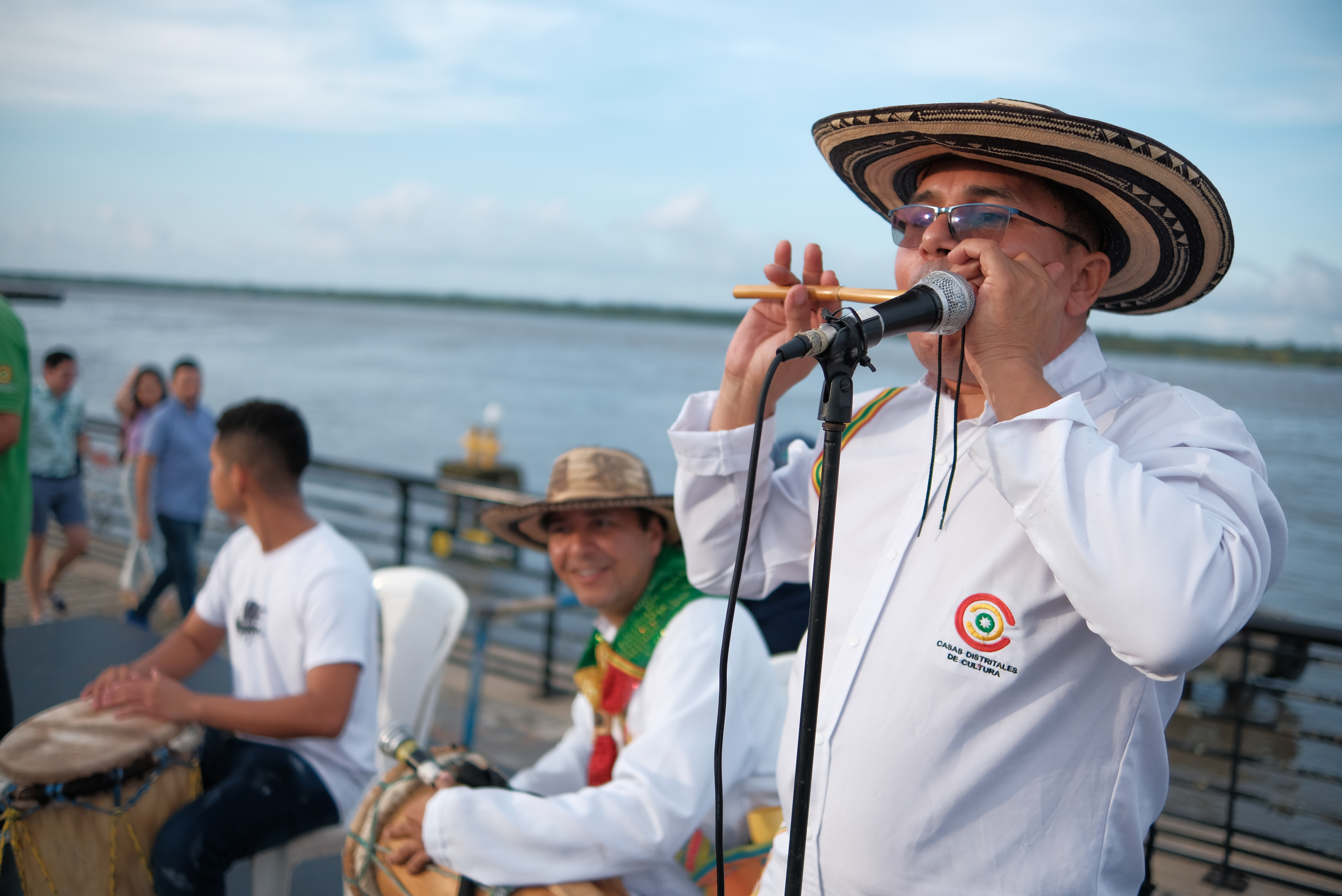 Músicos entonando repertorios de cumbia en el Gran Malecón.