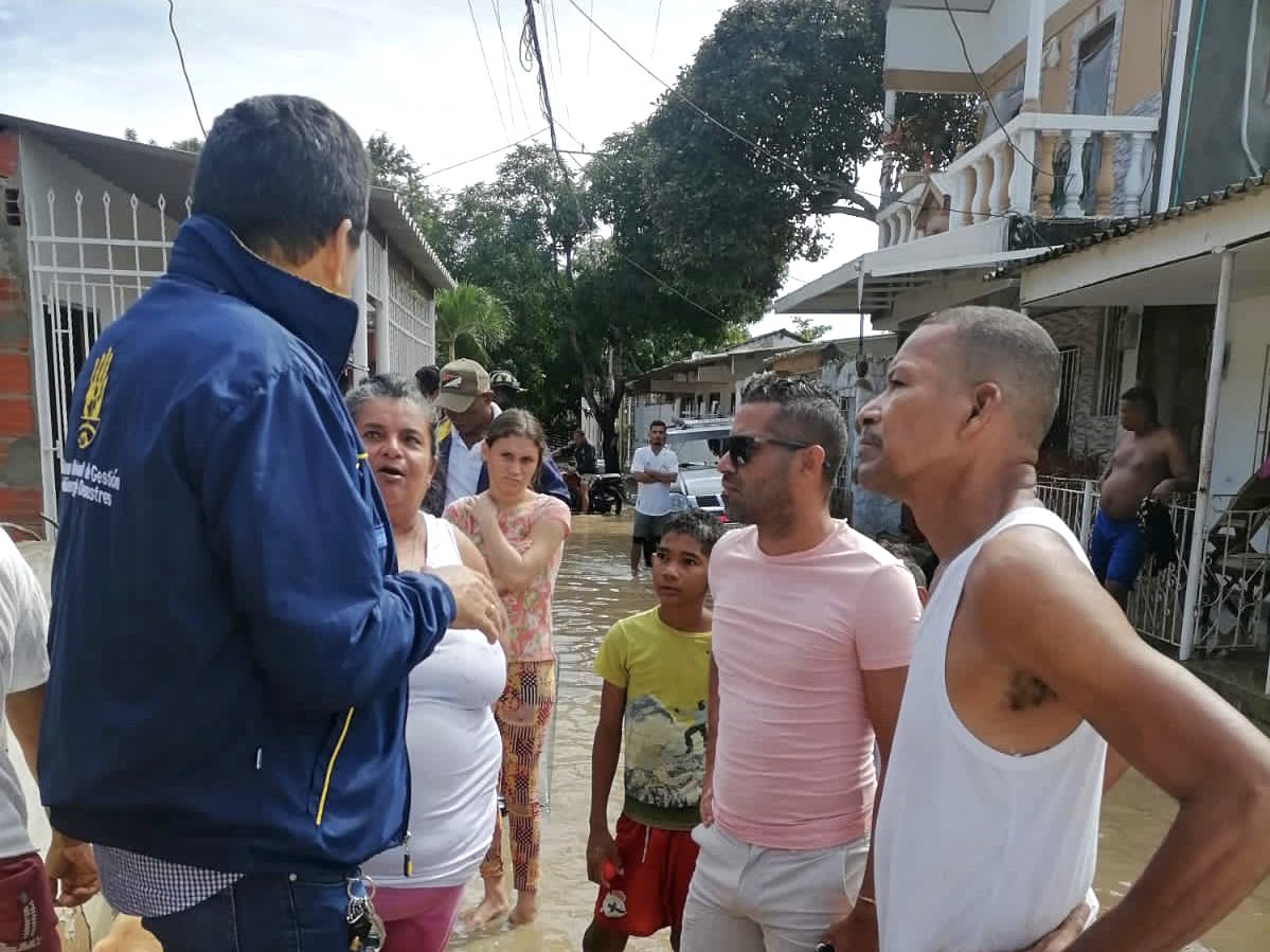 Autoridades distritales atendiendo la emergencia en Juan Mina.