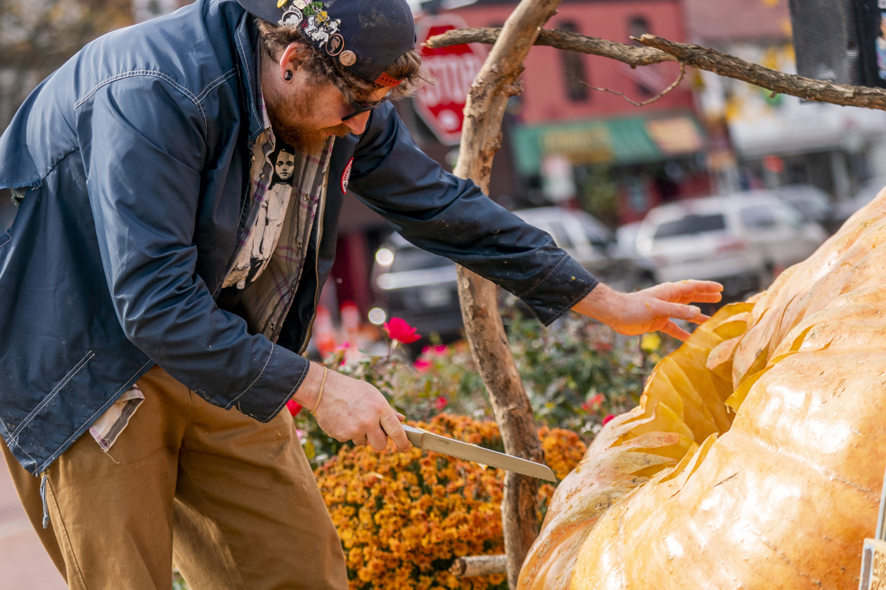 Angelito Baban convierte a 'Hulk' en una calabaza gigante.