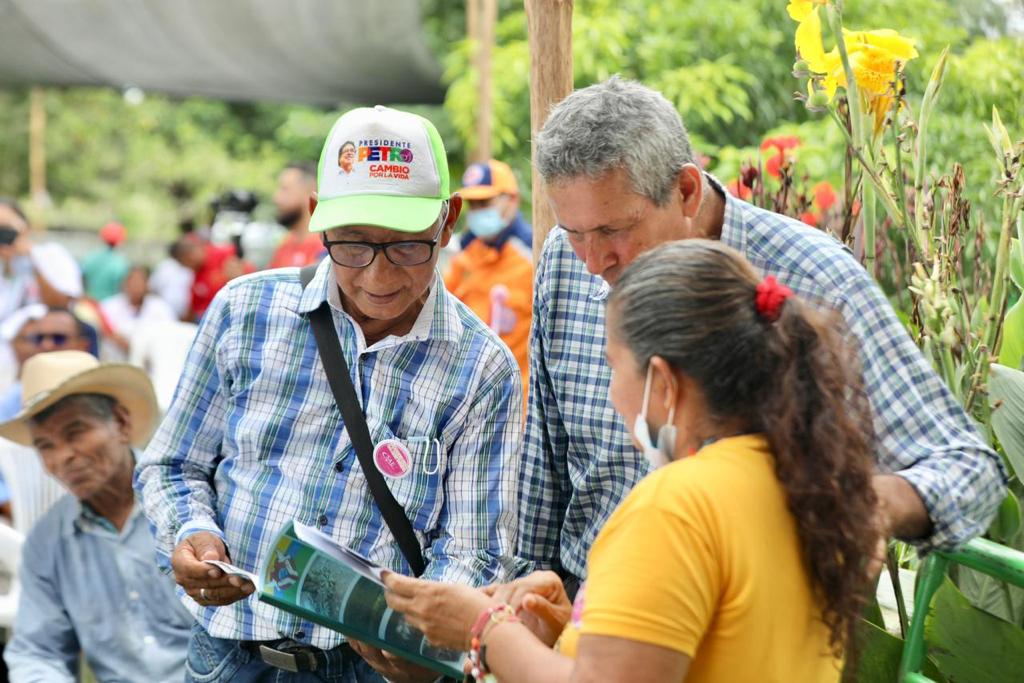 Campesinos beneficiados.