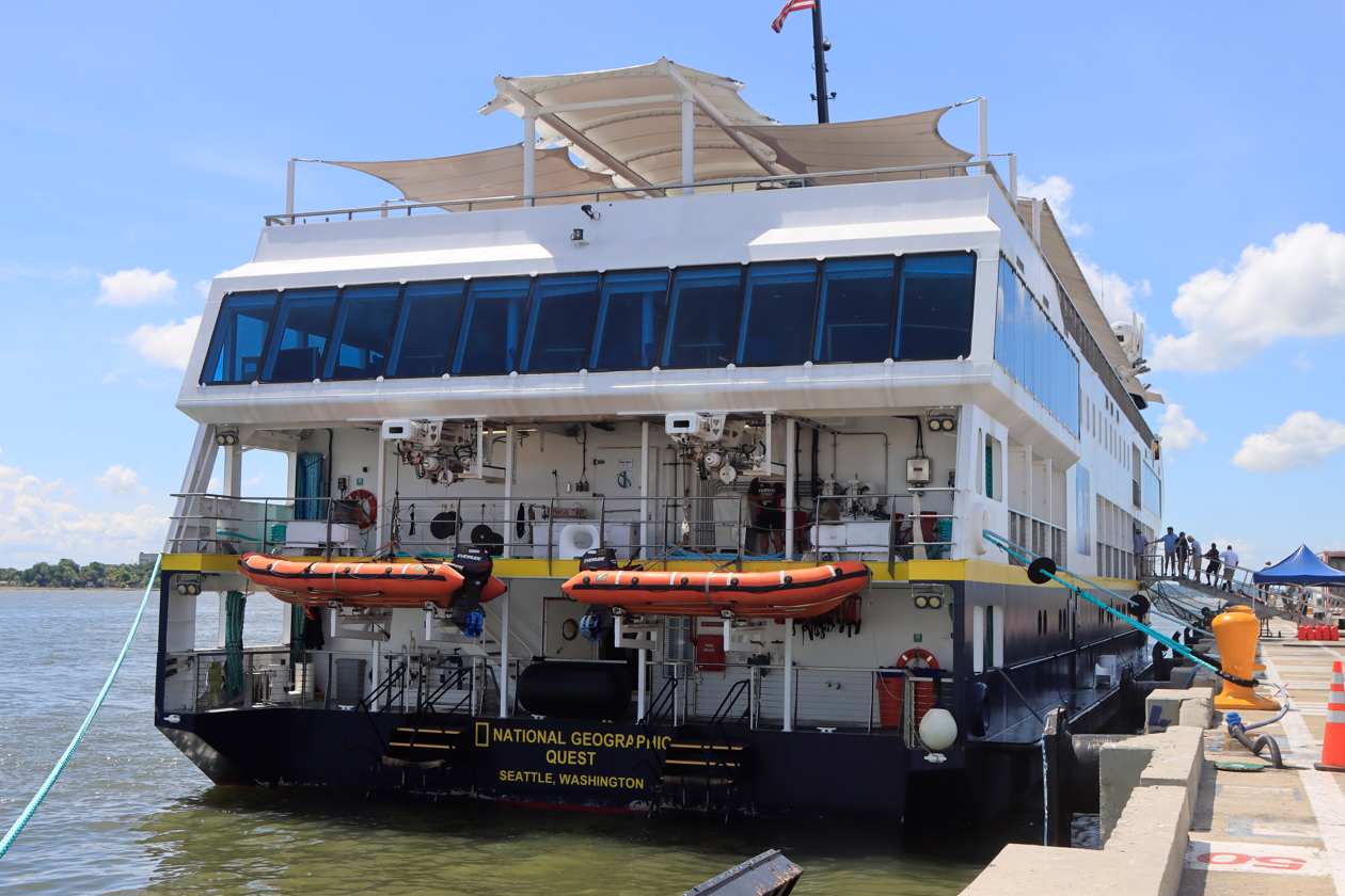 EFE Vista hoy del crucero turístico de exploración e investigación National Geographic Quest en Cartagena.