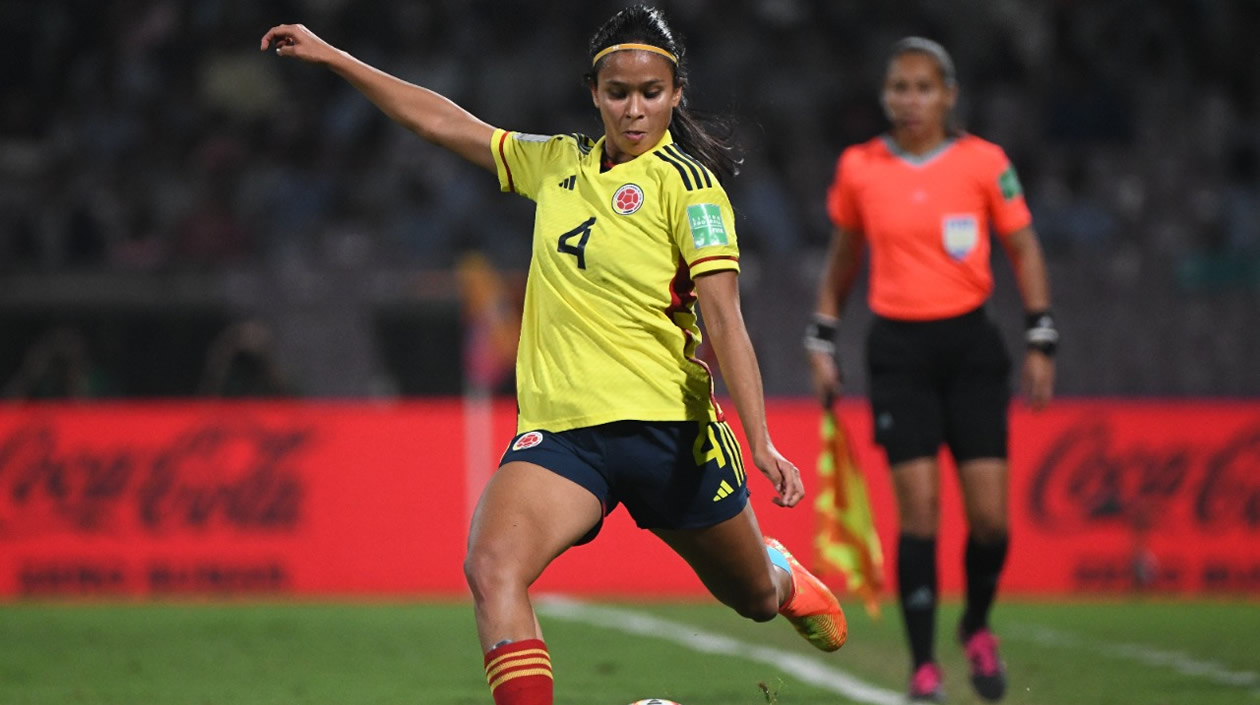 Camila Correa iniciando acción ofensiva.