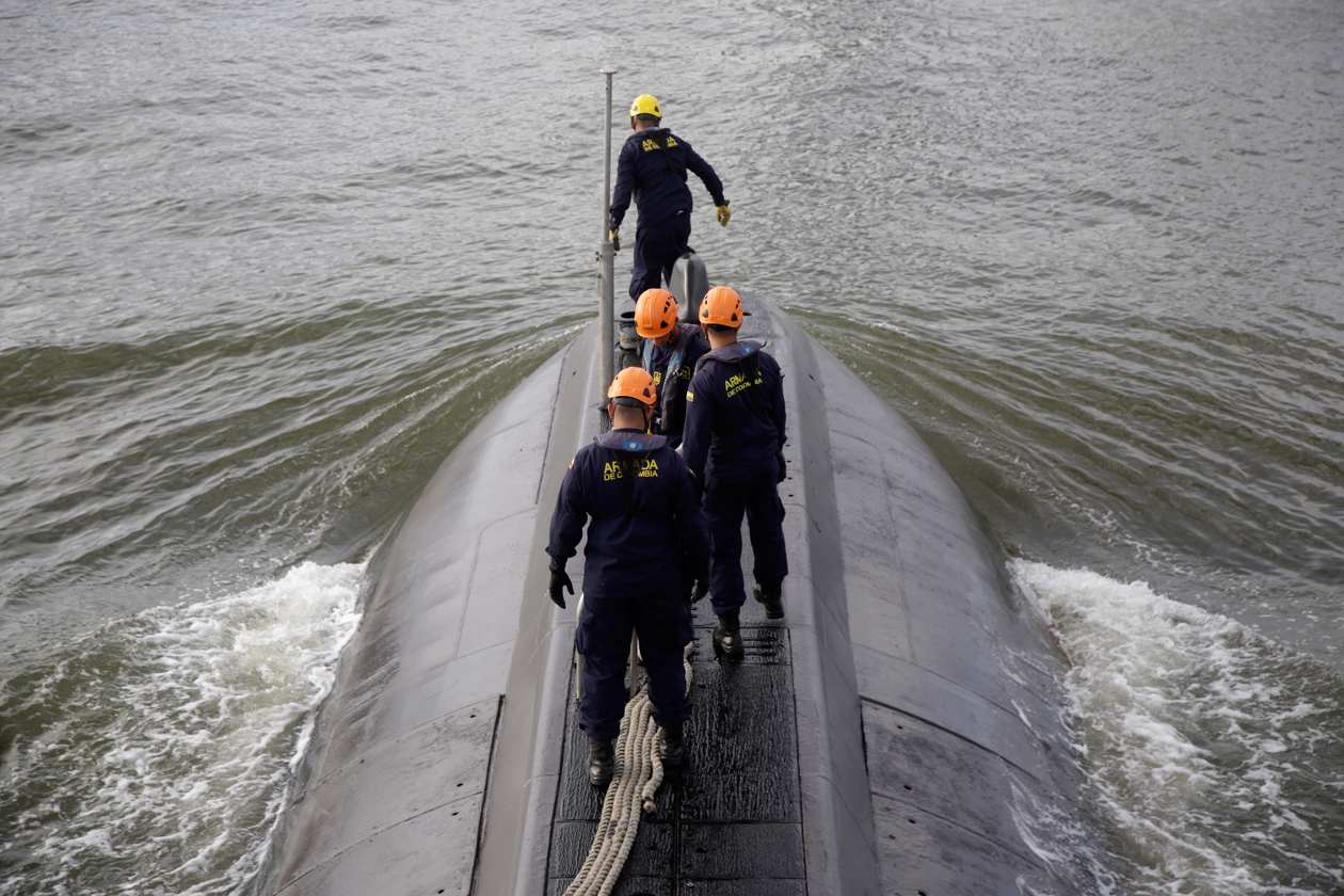 Integrantes de la Armada Nacional en el submarino ARC Pijao durante unos ejercicios de entrenamiento en Cartagena.