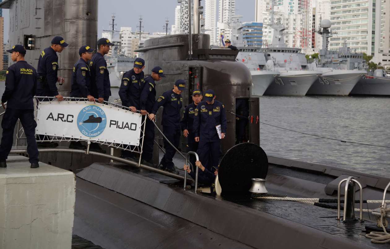 Integrantes de la Armada Nacional en el submarino ARC Pijao durante unos ejercicios de entrenamiento en Cartagena.