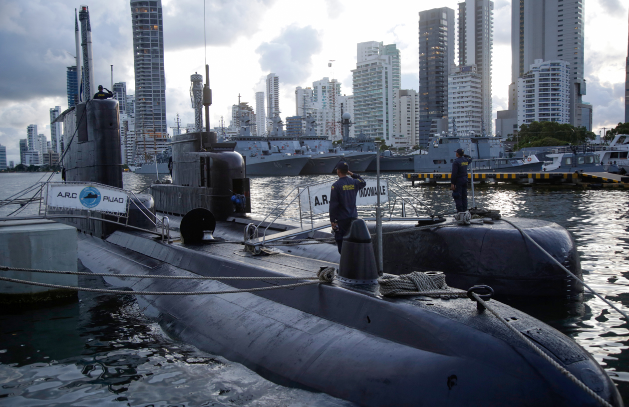 Integrantes de la Armada Nacional en el submarino ARC Pijao durante unos ejercicios de entrenamiento en Cartagena.