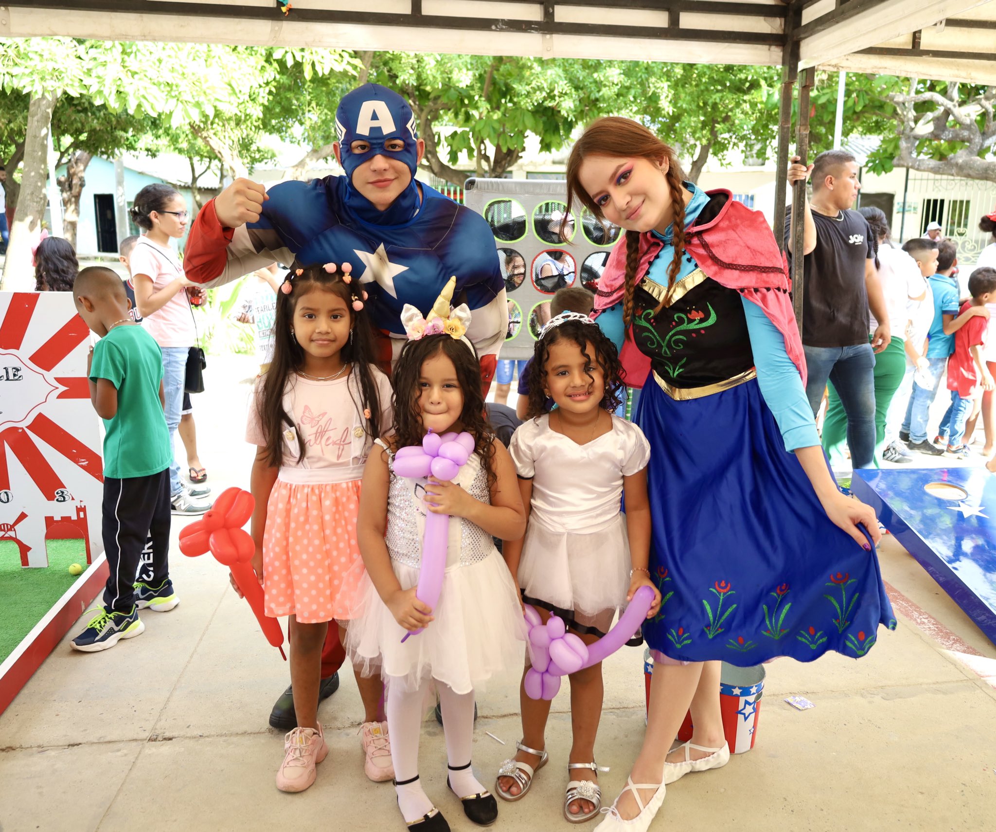 La Fundación Tecnoglass celebró la fiesta en el barrio Las Flores.